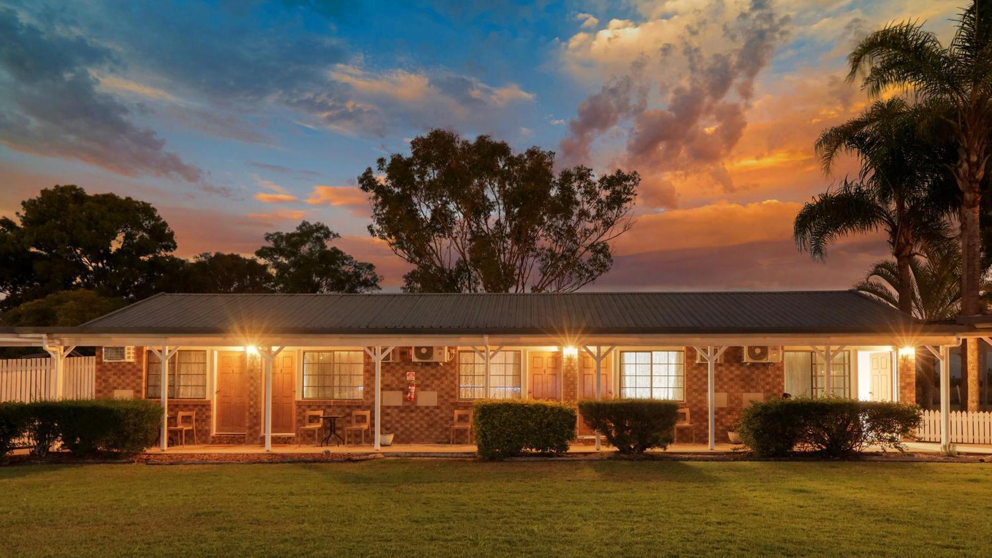 Koorawatha Homestead Motel Bororen ภายนอก รูปภาพ