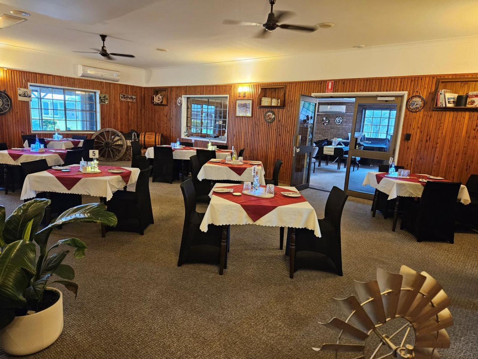 Koorawatha Homestead Motel Bororen ภายนอก รูปภาพ